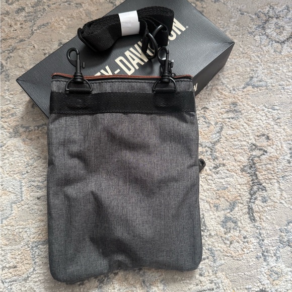Harley-Davidson Heather Gray Crossbody Sling Bag Shield Logo NWT - Picture 4 of 6